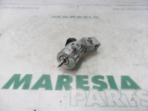 Used Ignition lock + key Peugeot 407 (6C/J) 2.0 HDiF 16V Price € 50,00 Margin scheme offered by Maresia Parts