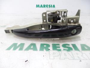 Used Door handle 2-door, left Peugeot 407 (6C/J) 2.0 HDiF 16V Price € 50,00 Margin scheme offered by Maresia Parts