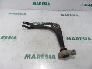Used Front lower wishbone, left Peugeot 407 (6C/J) 2.0 HDiF 16V Price € 75,00 Margin scheme offered by Maresia Parts