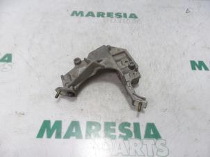 Used Support (miscellaneous) Peugeot 206 SW (2E/K) 2.0 HDi Price € 20,00 Margin scheme offered by Maresia Parts