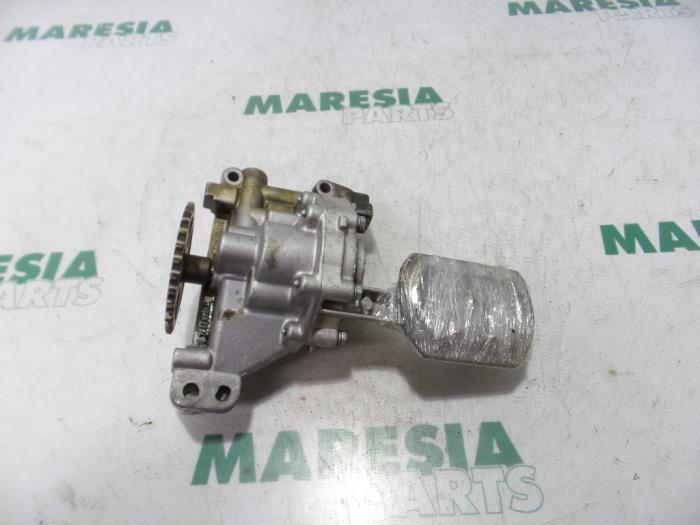 Używane Pompa oleju Peugeot 206 SW (2E/K) 2.0 HDi Cena € 105,00 Procedura marży oferowane przez Maresia Parts