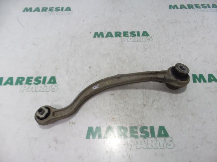 Rear wishbone, right from a Peugeot 407 (6C/J) 2.0 HDiF 16V 2008