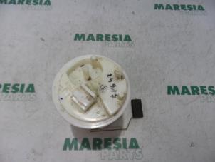 Usados Bomba eléctrica de combustible Fiat Stilo (192A/B) 1.6 16V 5-Drs. Precio € 20,00 Norma de margen ofrecido por Maresia Parts