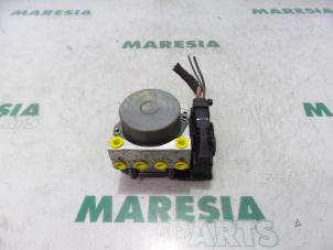 Usados Bomba ABS Renault Scénic II (JM) 1.6 16V Precio € 105,00 Norma de margen ofrecido por Maresia Parts