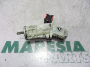 Used Ignition lock + key Renault Twingo III (AH) 1.0 SCe 70 12V Price € 210,00 Margin scheme offered by Maresia Parts