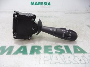 Used Wiper switch Renault Twingo III (AH) 1.0 SCe 70 12V Price € 35,00 Margin scheme offered by Maresia Parts