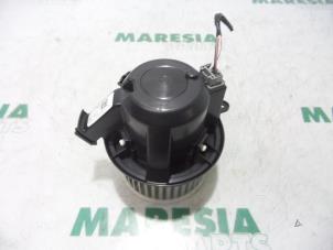 Used Heating and ventilation fan motor Renault Twingo III (AH) 1.0 SCe 70 12V Price € 30,00 Margin scheme offered by Maresia Parts