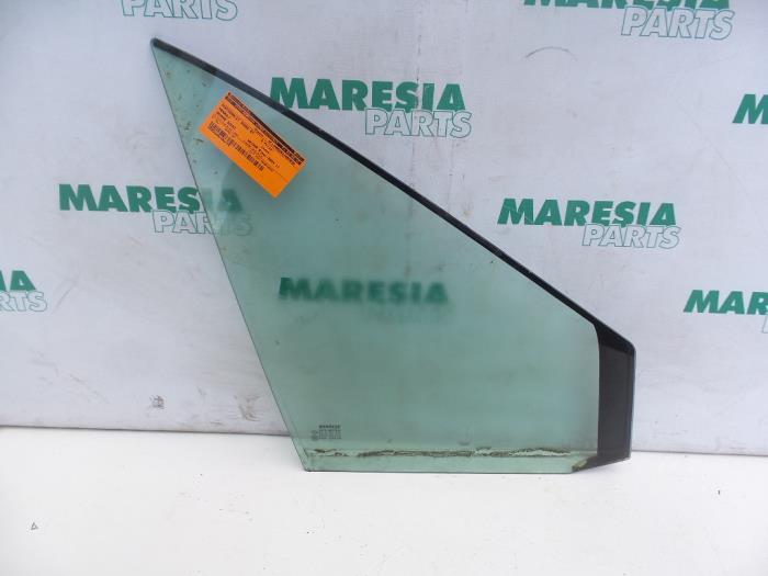 Usados Ventanilla triangular derecha delante Renault Grand Scénic II (JM) 1.9 dCi 120 Precio € 30,00 Norma de margen ofrecido por Maresia Parts