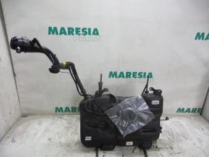 Used Tank Renault Twingo III (AH) 1.0 SCe 70 12V Price € 183,75 Margin scheme offered by Maresia Parts