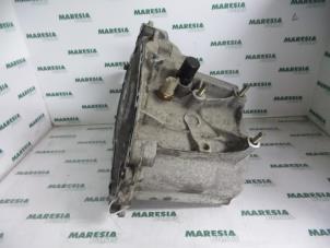 Used Gearbox casing Peugeot 206 CC (2D) 1.6 16V Price € 35,00 Margin scheme offered by Maresia Parts