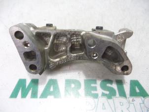 Used Engine mount Peugeot 307 SW (3H) 1.6 HDiF 110 16V Price € 30,00 Margin scheme offered by Maresia Parts