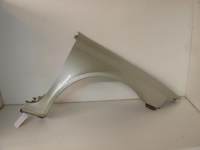 Front wing, right from a Renault Laguna II Grandtour (KG) 1.9 dCi 120 2002