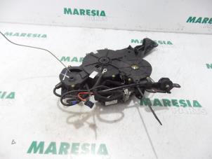 Used Sliding door motor, left Peugeot 807 2.2 HDiF 16V Price € 131,25 Margin scheme offered by Maresia Parts