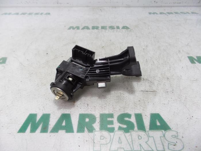 Używane Stacyjka + Kluczyk Alfa Romeo MiTo (955) 1.3 JTDm 16V Eco Cena € 25,00 Procedura marży oferowane przez Maresia Parts