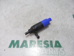 Used Windscreen washer pump Peugeot 5008 I (0A/0E) 1.6 THP 16V Price € 15,00 Margin scheme offered by Maresia Parts