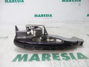 Used Rear door handle 4-door, right Peugeot 5008 I (0A/0E) 1.6 THP 16V Price € 35,00 Margin scheme offered by Maresia Parts