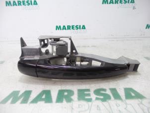 Used Front door handle 4-door, right Peugeot 5008 I (0A/0E) 1.6 THP 16V Price € 35,00 Margin scheme offered by Maresia Parts