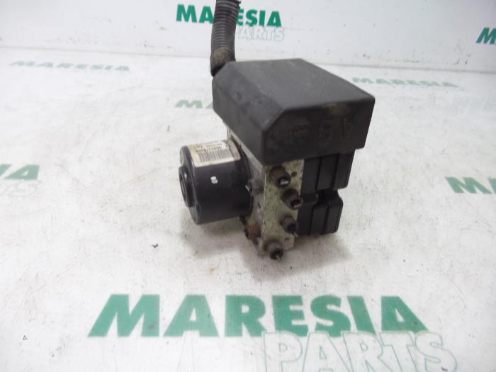 Begagnade ABS-pump Citroen C3 Picasso (SH) 1.6 HDi 16V 90 Pris € 183,75 Marginaltabell erbjuds av Maresia Parts