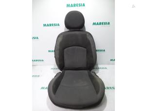 Gebrauchte Sitz Verkleidung rechts Peugeot 206 (2A/C/H/J/S) 1.4 XR,XS,XT,Gentry Preis € 105,00 Margenregelung angeboten von Maresia Parts