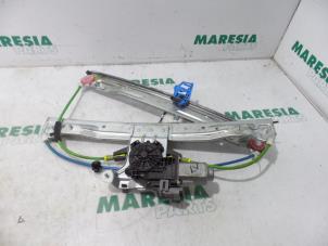 Używane Mechanizm szyby lewej przedniej wersja 4-drzwiowa Citroen C3 Picasso (SH) 1.6 HDi 16V 90 Cena € 90,00 Procedura marży oferowane przez Maresia Parts