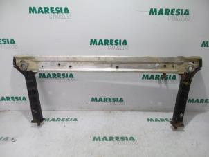Used Radiator bar Renault Scénic II (JM) 1.5 dCi 105 Price € 75,00 Margin scheme offered by Maresia Parts