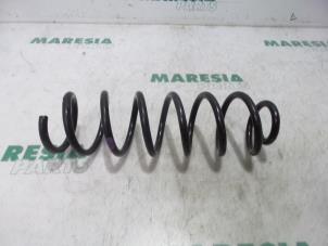 Used Rear coil spring Renault Scénic II (JM) 1.5 dCi 105 Price € 35,00 Margin scheme offered by Maresia Parts