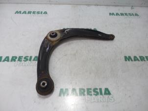 Used Front lower wishbone, right Citroen C4 Grand Picasso (UA) 2.0 16V Autom. Price € 25,00 Margin scheme offered by Maresia Parts