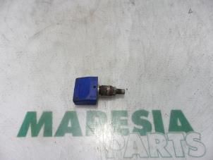 Usados Sensor de presión de neumáticos Renault Espace (JK) 2.0 dCi 16V 130 FAP Precio € 15,00 Norma de margen ofrecido por Maresia Parts