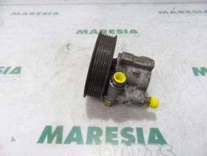 Used Power steering pump Renault Espace (JK) 2.0 dCi 16V 130 FAP Price € 105,00 Margin scheme offered by Maresia Parts