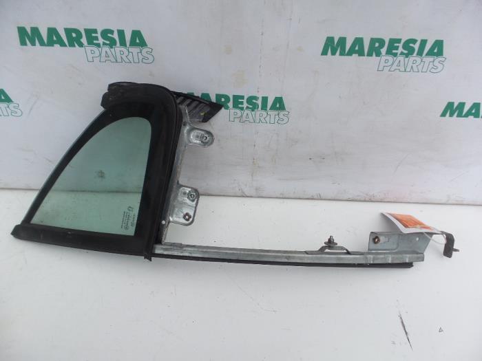 Usados Ventanilla triangular derecha delante Peugeot 207 CC (WB) 1.6 16V THP Precio € 35,00 Norma de margen ofrecido por Maresia Parts