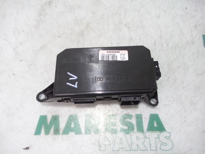 Usagé Ordinateur divers Alfa Romeo 159 (939AX) 1.9 JTDm Prix € 50,00 Règlement à la marge proposé par Maresia Parts