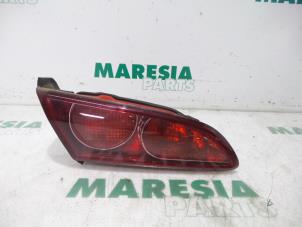 Usagé Feu arrière secondaire gauche Alfa Romeo 159 (939AX) 1.9 JTDm Prix € 35,00 Règlement à la marge proposé par Maresia Parts