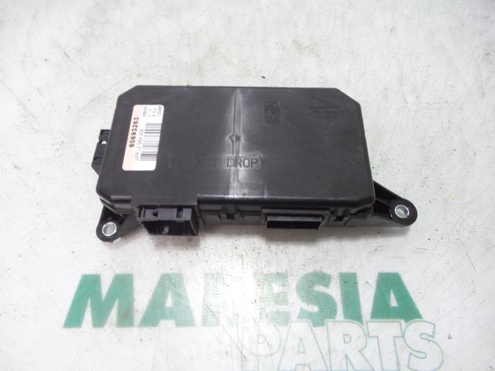Usagé Ordinateur divers Alfa Romeo 159 (939AX) 1.9 JTDm Prix € 50,00 Règlement à la marge proposé par Maresia Parts