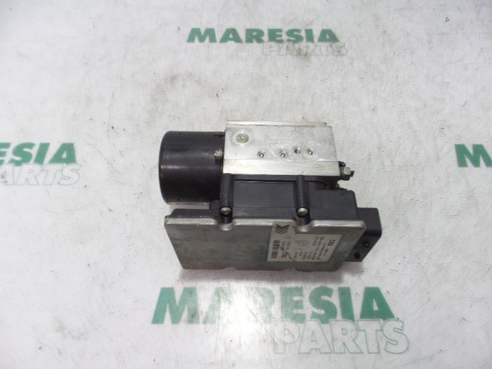 Używane Pompa ABS Alfa Romeo 159 (939AX) 1.9 JTDm Cena € 152,25 Procedura marży oferowane przez Maresia Parts