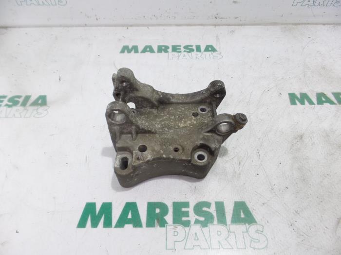 Support (miscellaneous) from a Peugeot 307 SW (3H) 1.6 16V 2004