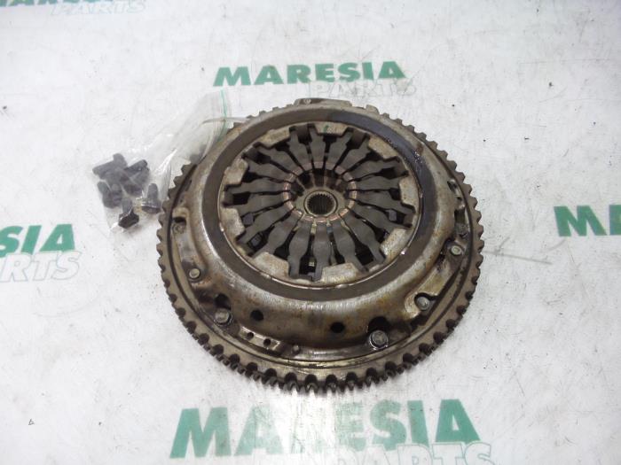 Gebrauchte Schwungrad Renault Clio III (BR/CR) 1.4 16V Preis € 75,00 Margenregelung angeboten von Maresia Parts
