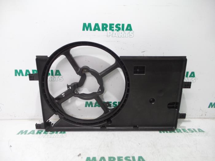 Begagnade Front Fiat Qubo 1.3 D 16V Multijet Pris € 105,00 Marginaltabell erbjuds av Maresia Parts