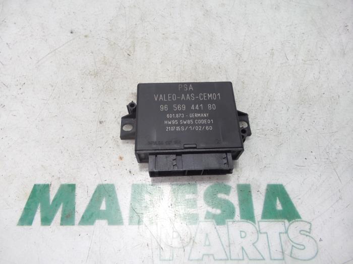Begagnade PDC-modul Peugeot 307 CC (3B) 2.0 HDIF 16V Pris € 40,00 Marginaltabell erbjuds av Maresia Parts
