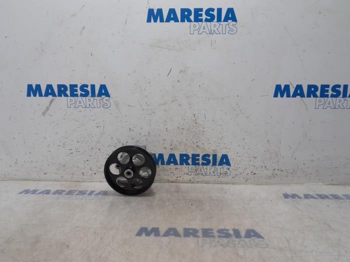 Usagé Pompe de direction Renault Trafic New (JL) 2.0 16V Prix € 131,25 Règlement à la marge proposé par Maresia Parts