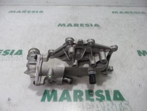 Używane Obudowa termostatu Renault Megane III Coupe (DZ) 2.0 16V RS Turbo Cena € 50,00 Procedura marży oferowane przez Maresia Parts