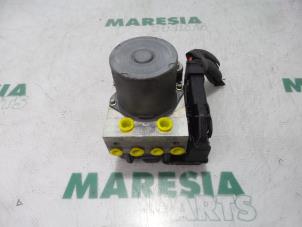 Used ABS pump Peugeot 307 CC (3B) 2.0 HDIF 16V Price € 157,50 Margin scheme offered by Maresia Parts