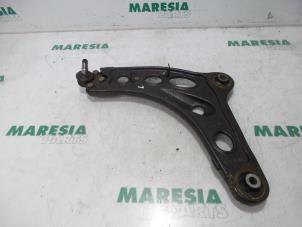 Used Front lower wishbone, left Renault Trafic New (JL) Price € 25,00 Margin scheme offered by Maresia Parts