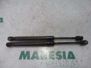 Used Set of tailgate gas struts Peugeot 407 SW (6E) 2.0 16V Price € 30,00 Margin scheme offered by Maresia Parts