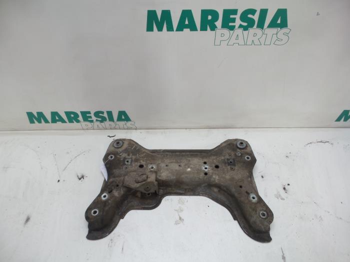 Usados Subchasis Renault Trafic New (FL) 1.9 dCi 82 16V Precio € 90,75 IVA incluido ofrecido por Maresia Parts