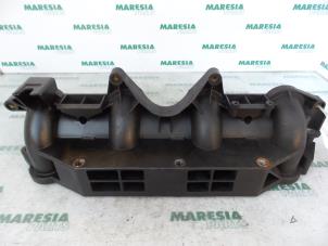Used Intake manifold Renault Master III (FD/HD) 2.5 dCi 16V Price € 30,00 Margin scheme offered by Maresia Parts