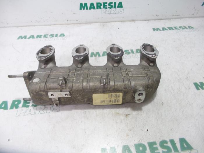 Begagnade Insugsrör Fiat Ducato (243/244/245/247) 2.8 JTD VGT Pris € 78,65 Inklusive moms erbjuds av Maresia Parts