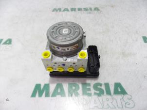 Używane Pompa ABS Citroen C4 Aircross (BU) 1.6 HDi 16V 115 Cena € 367,50 Procedura marży oferowane przez Maresia Parts