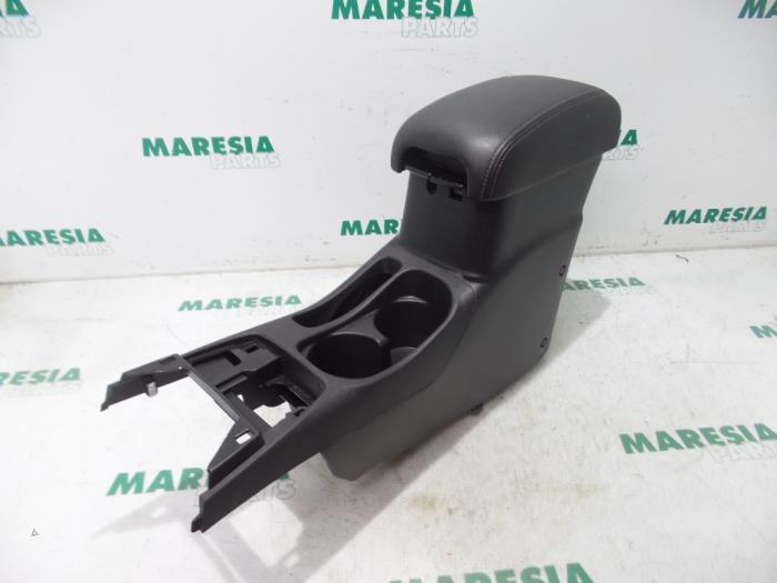 Gebrauchte Armlehne Citroen C4 Aircross (BU) 1.6 HDi 16V 115 Preis € 262,50 Margenregelung angeboten von Maresia Parts