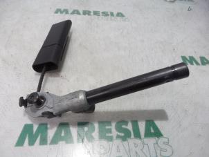 Used Seatbelt tensioner, right Renault Laguna III Estate (KT) 2.0 Turbo 16V GT Price € 35,00 Margin scheme offered by Maresia Parts