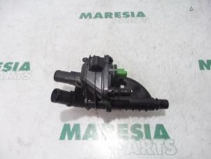 Used Thermostat housing Peugeot 208 I (CA/CC/CK/CL) 1.6 e-HDi FAP Price € 60,00 Margin scheme offered by Maresia Parts